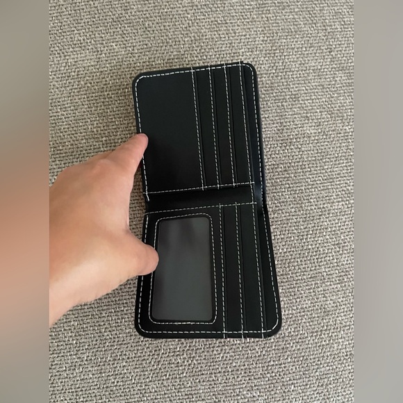 Hello Kitty Wallet - Picture 2 of 4